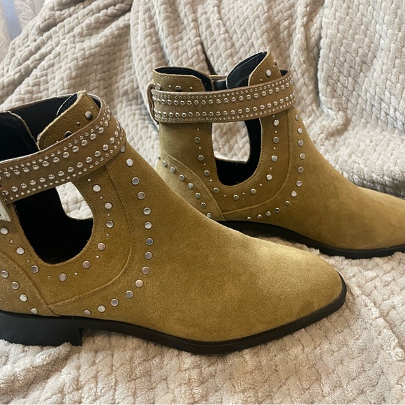 ZARA Suede buckle stud booties - Picture 5 of 9